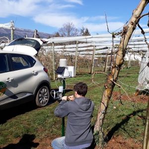 Installation d'une station météo EcoD3 en verger de pommiers